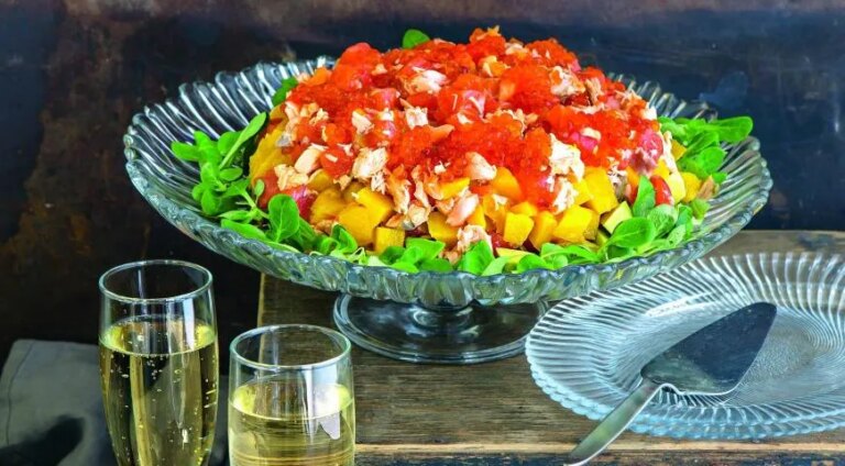 Легкий та освіжаючий салат з авокадо та лососем: ваш ідеальний рецепт 52 Легкий та освіжаючий салат з авокадо та лососем: ваш ідеальний рецепт 52