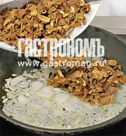 Ароматні дріжджові пиріжки з грибами: Покроковий рецепт з фото 3