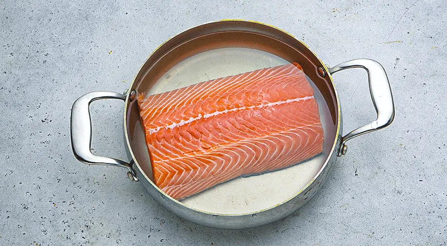 Ніжний лосось у вершково-винному соусі: вишуканий рецепт для особливої вечері 2