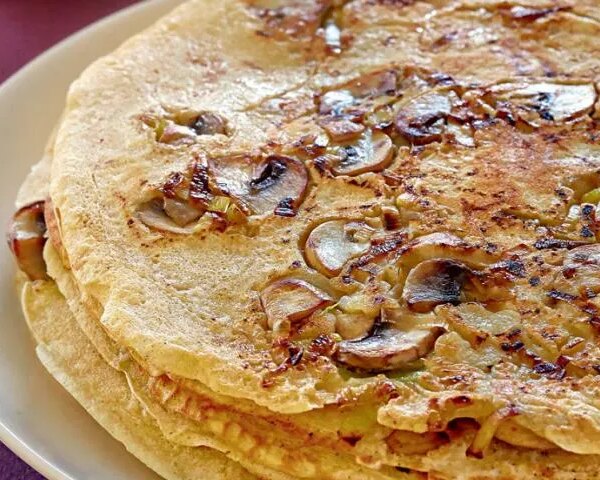 Млинці з печерицями: ніжний рецепт з фото