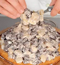 Фруктова гірка: ніжний домашній торт зі свіжими ягодами та фруктами – покроковий рецепт із фото 7