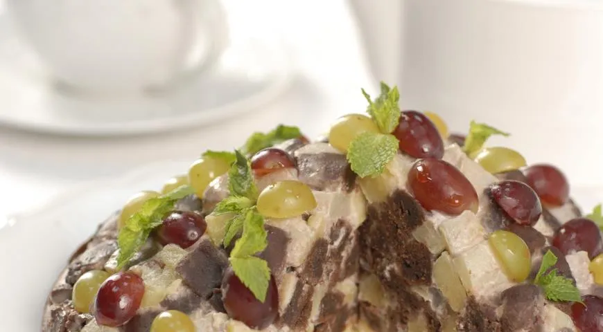 Фруктова гірка: ніжний домашній торт зі свіжими ягодами та фруктами – покроковий рецепт із фото 1