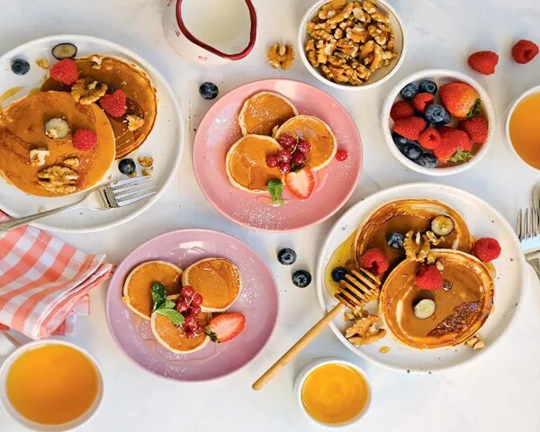 Соковиті панкейки з медом, ягодами та горіхами: покроковий рецепт з фото (371&hellip;