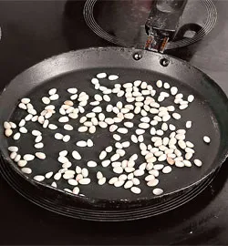 Башта з помідорів та моцарели: легка та апетитна закуска з фото 2