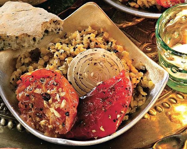 Соковиті запечені овочі з ароматним хлібом наан та чечевицею: покроковий рецепт з&hellip;