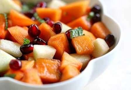 Фруктовий салат з хурмою і гранатом