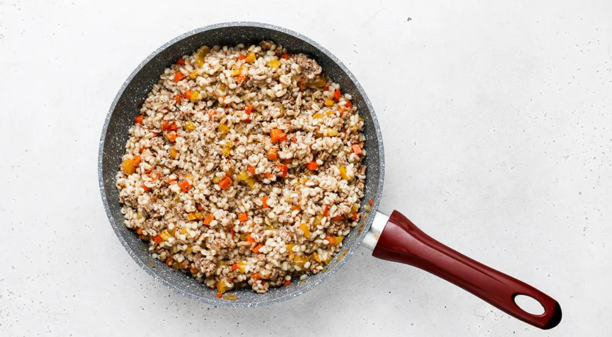 Неймовірне поєднання перловки, фаршу та овочів: покроковий рецепт із фото 8 Неймовірне поєднання перловки, фаршу та овочів: покроковий рецепт із фото 8