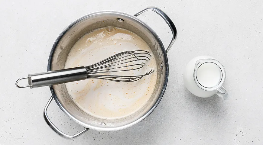 Ніжний та повітряний торт "Наполеон" зі слойоного дріжджового тіста: покроковий рецепт з фото 4 Ніжний та повітряний торт "Наполеон" зі слойоного дріжджового тіста: покроковий рецепт з фото 4