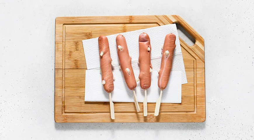 Апетитні корн-доги з сосискою та сиром: покроковий рецепт з фото 2