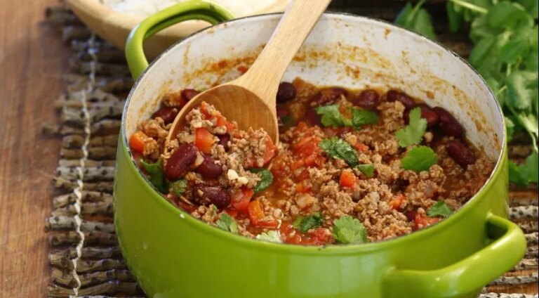 Пряний чилі кон карне з яловичиною: класичний рецепт зігріє душу 22