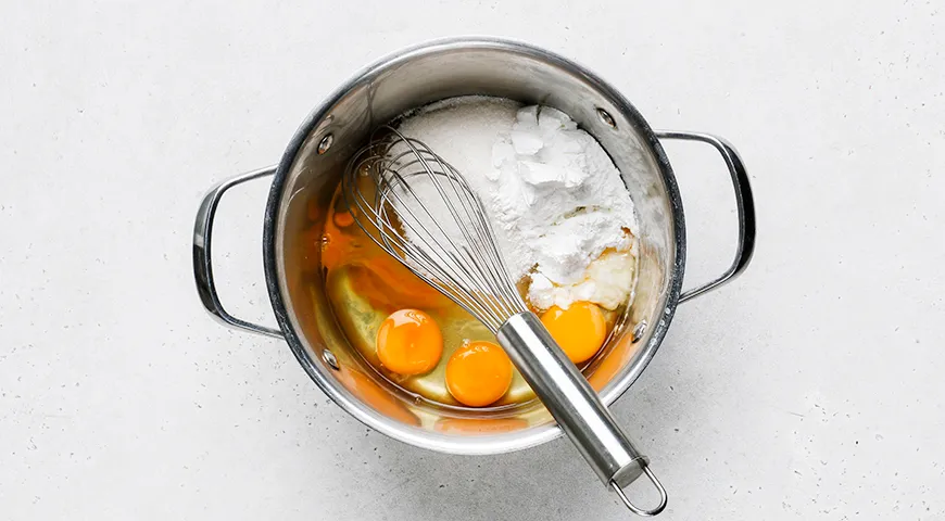 Ніжний та повітряний торт "Наполеон" зі слойоного дріжджового тіста: покроковий рецепт з фото 3 Ніжний та повітряний торт "Наполеон" зі слойоного дріжджового тіста: покроковий рецепт з фото 3