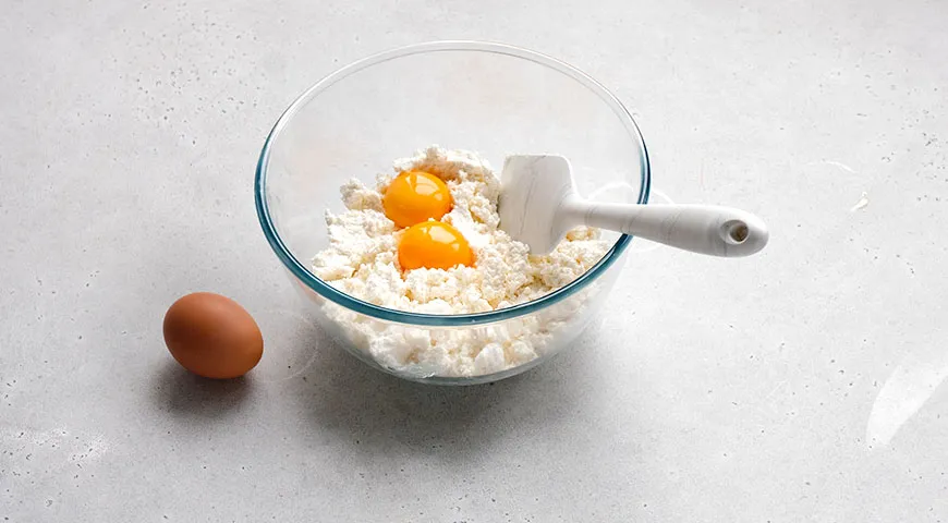 Лениві сирники з пармезаном та соусом песто: смачний рецепт для справжніх гурманів 2