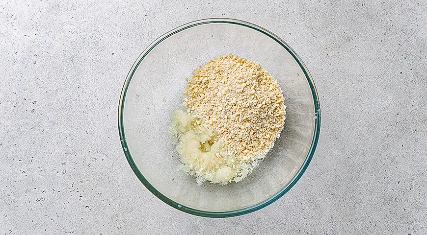 Соковитий м'ясний рулет у беконі: смачний рецепт з покроковими фото 2