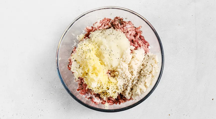 Ароматні запечені котлетки у вершковому соусі: ніжний смак у кожному шматочку 2