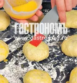 Ароматні дріжджові пиріжки з грибами: Покроковий рецепт з фото 6