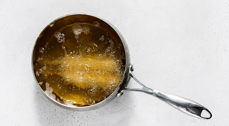 Апетитні корн-доги з сосискою та сиром: покроковий рецепт з фото 5