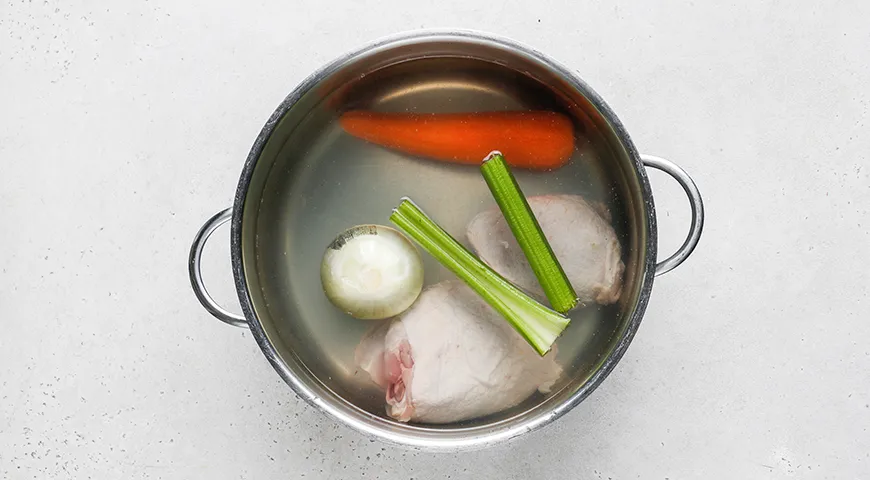 Согревающий суп из курицы с гречкой: пошаговый рецепт с фото 3 Согревающий суп из курицы с гречкой: пошаговый рецепт с фото 3