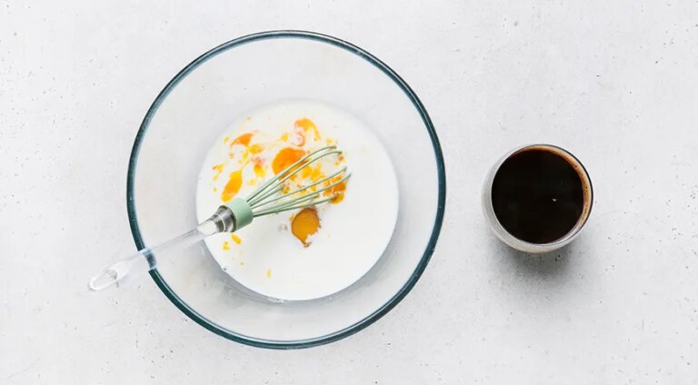 Ніжні млинцеві коржі з кавово-сирним кремом: рецепт вишуканого торта "Тірамісу" 17 Ніжні млинцеві коржі з кавово-сирним кремом: рецепт вишуканого торта "Тірамісу" 13