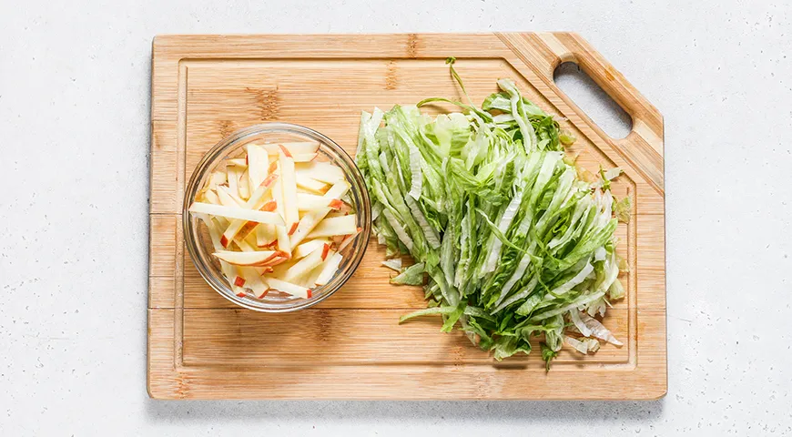 Ніжний салат з кальмарів: легка та смачна страва без яєць, покроковий рецепт з фото 5