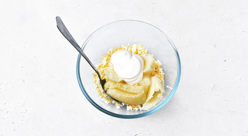 Оселедець під шубою з ікрою мойви: покроковий рецепт з фото, 285 ккал 6