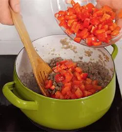 Пряний чилі кон карне з яловичиною: класичний рецепт зігріє душу 4