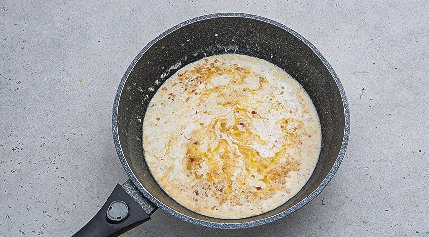 Ніжний лосось у вершково-винному соусі: вишуканий рецепт для особливої вечері 5