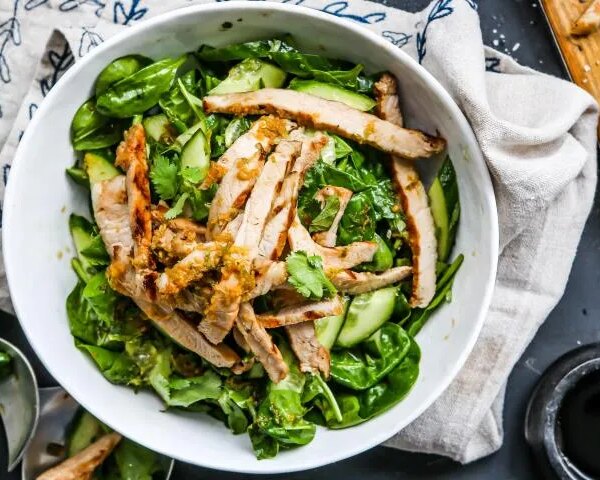 Соковитий салат зі свининою та огірком: смачний рецепт для вашого столу