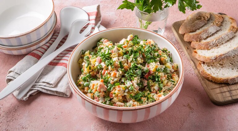 Олів'є з крабовими паличками: легкий рецепт для вашого столу 14