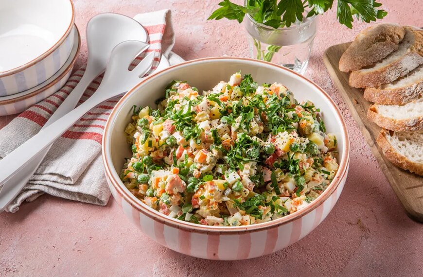 Головна 35 Олів’є з крабовими паличками: легкий рецепт для вашого столу