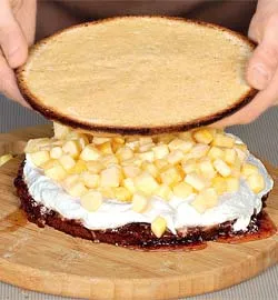 Соковитий ананасовий бісквітний торт: покроковий рецепт зі смаком сонця 5