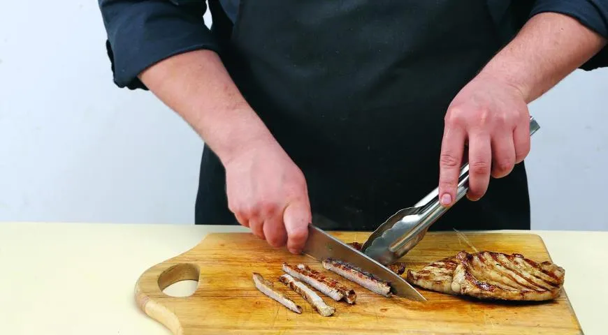 Соковитий салат зі свининою та огірком: смачний рецепт для вашого столу 5