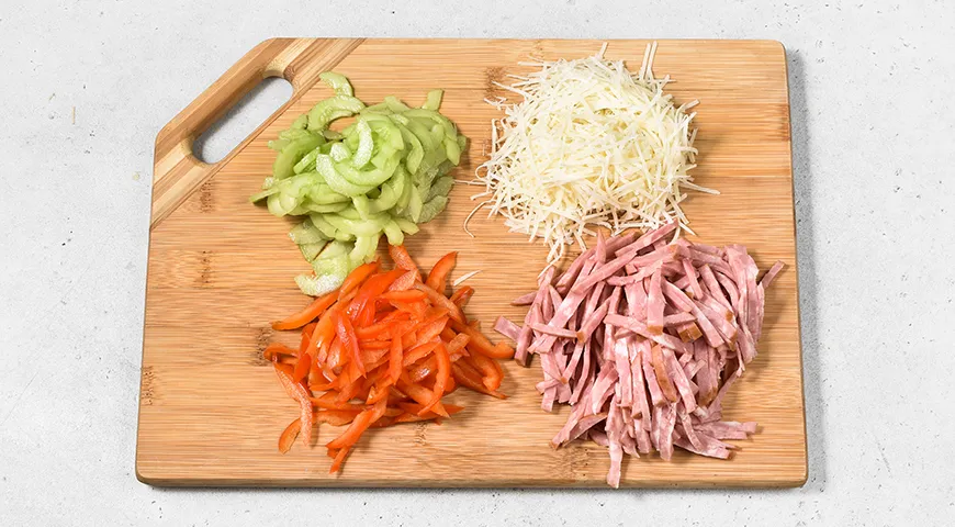 Освіжаючий салат-коктейль з шинкою, огірком та сиром: смак літа в кожній ложці 3