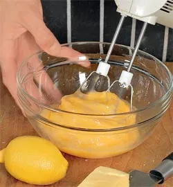 Ароматний лимонний торт: ніжний крем та ніжність у кожному шматочку (покроковий рецепт з фото) 5