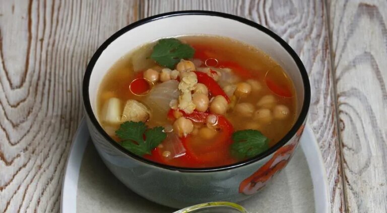 Ароматний овочевий суп із квасолі: покроковий рецепт із фото 12