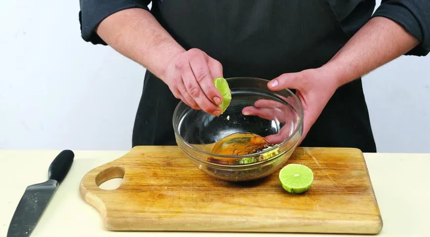 Соковитий салат зі свининою та огірком: смачний рецепт для вашого столу 3