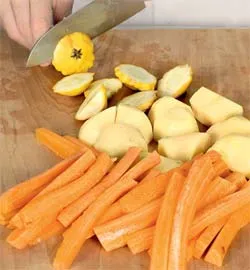 Тушкована яловичина з картоплею та овочами: ароматна страва, яка зігріє душу 5