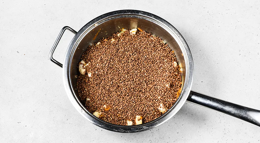 Неймовірна гречка з куркою на сковороді: простий рецепт для ситної вечері 3