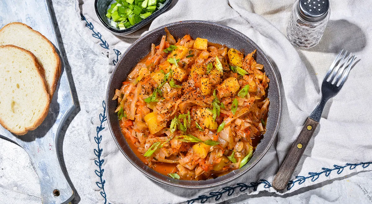 Тушкована капуста з картоплею: смачний та поживний рецепт на кожен день 1