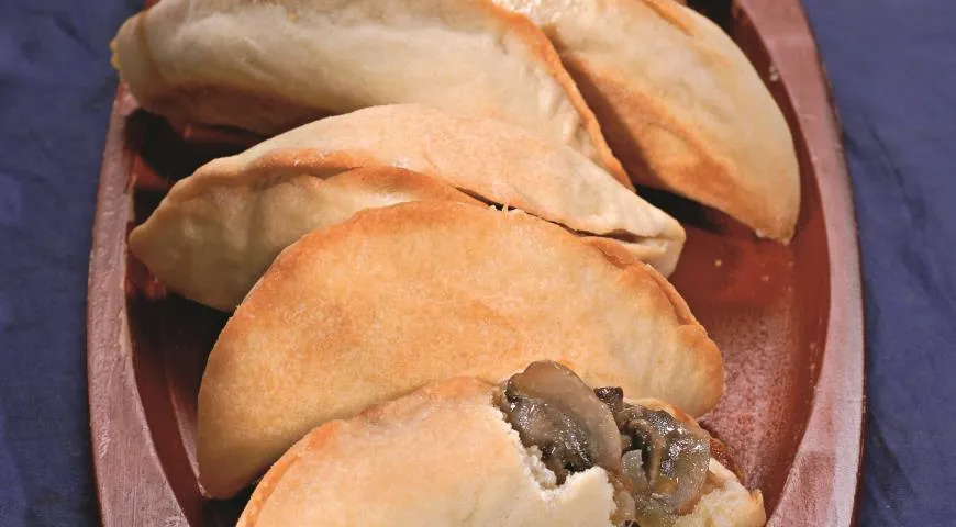 Пухкі пиріжки з грибами та сиром: золотистий смак та аромат дому (384 ккал) 1