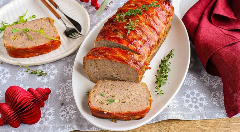 Соковитий м'ясний рулет у беконі: смачний рецепт з покроковими фото 43