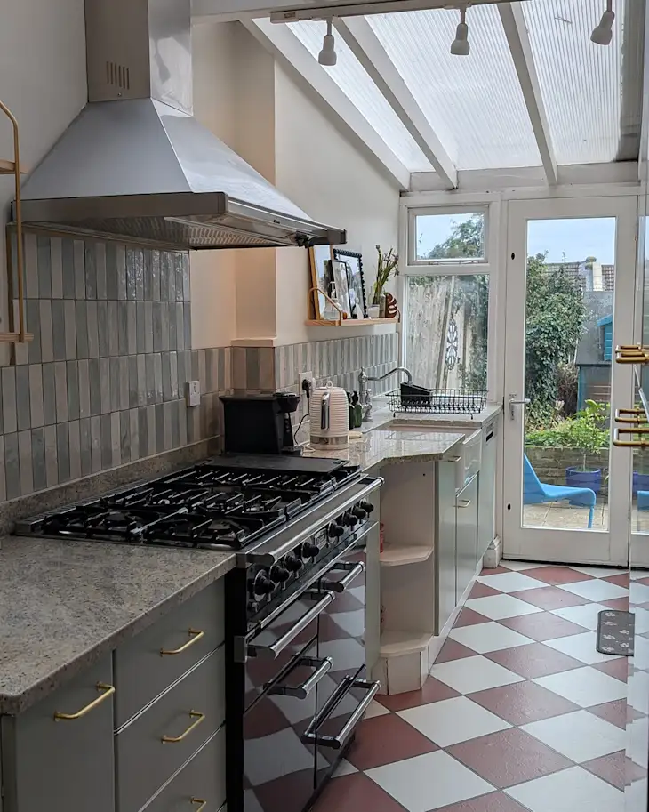 Затишок та стиль: зелений ренесанс вашої кухні 4