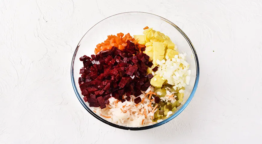 Неймовірний вінегрет із оселедцем: смачна та ситна страва за кілька кроків 4