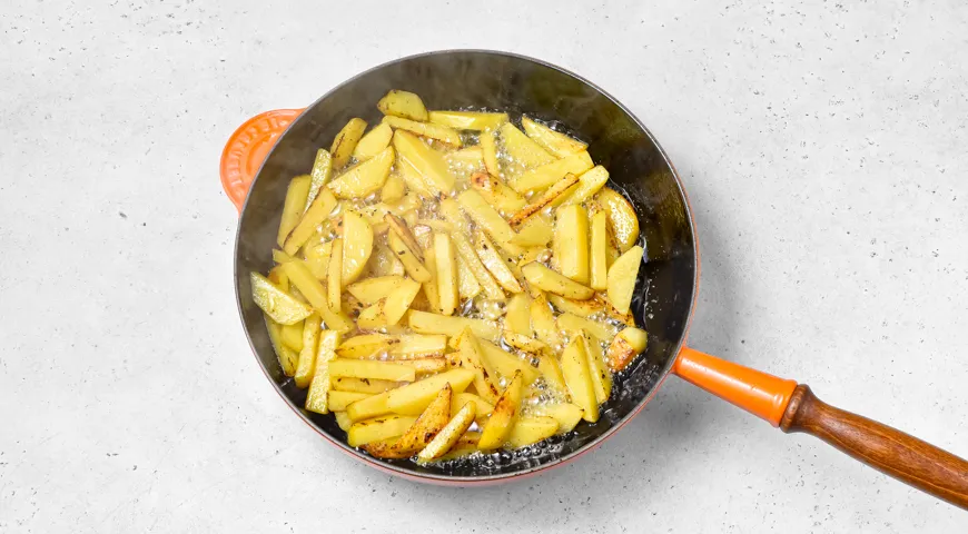 Смажена картопля з беконом та яйцем: покроковий рецепт з фото 6