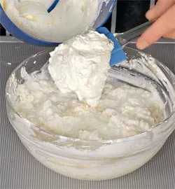 Шоколадний торт з ананасами: ніжний десерт із фото-інструкцією 5