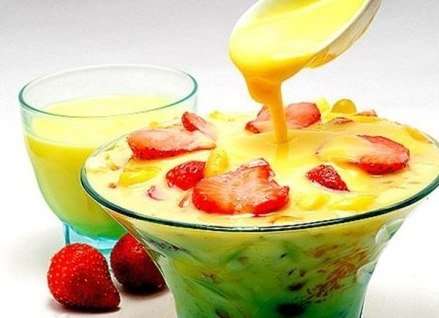 Фруктовий салат із лимонним кремом