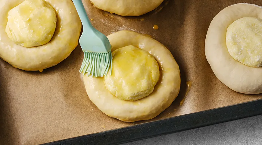 Ніжні ватрушки з картоплею та сиром: покроковий рецепт із фото 7