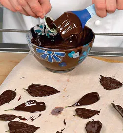 Шоколадно-полуничний торт: чудовий десерт з покроковим рецептом 6