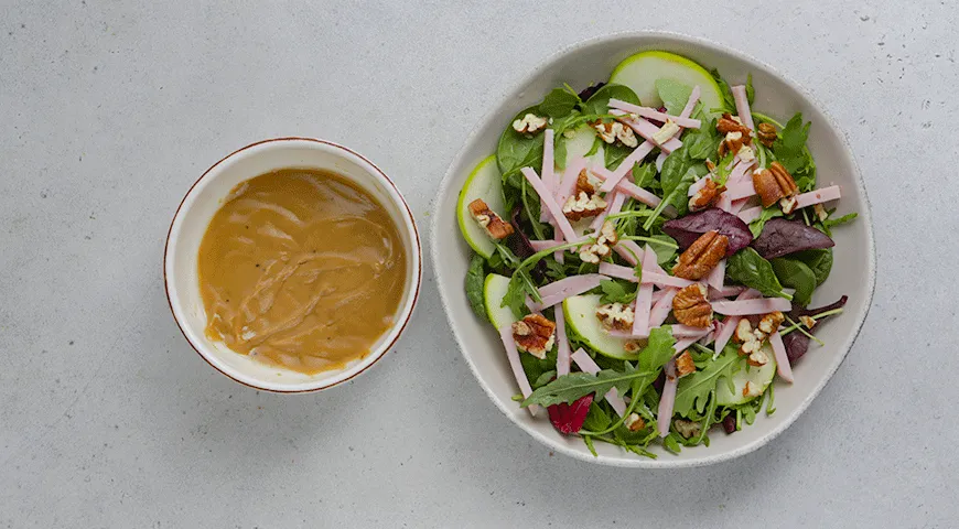Хрусткий зелений салат з шинкою, яблуком та горіхами пекан: легка страва на 199 ккал 3 Хрусткий зелений салат з шинкою, яблуком та горіхами пекан: легка страва на 199 ккал 3