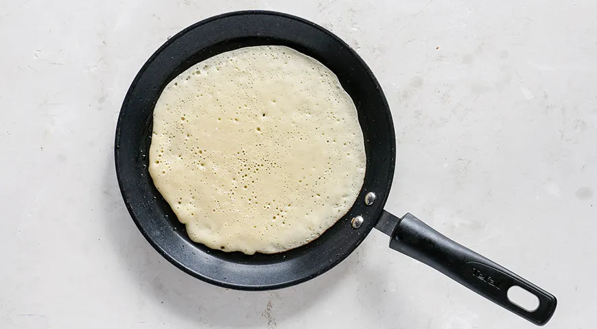 Пишні дріжджові млинці на кефірі: покроковий рецепт із фото 6