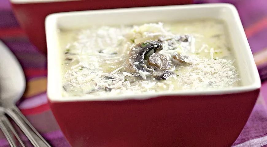 Грибний суп на пиві з лавровим листом: ароматний рецепт для особливих страв 1 Грибний суп на пиві з лавровим листом: ароматний рецепт для особливих страв 1